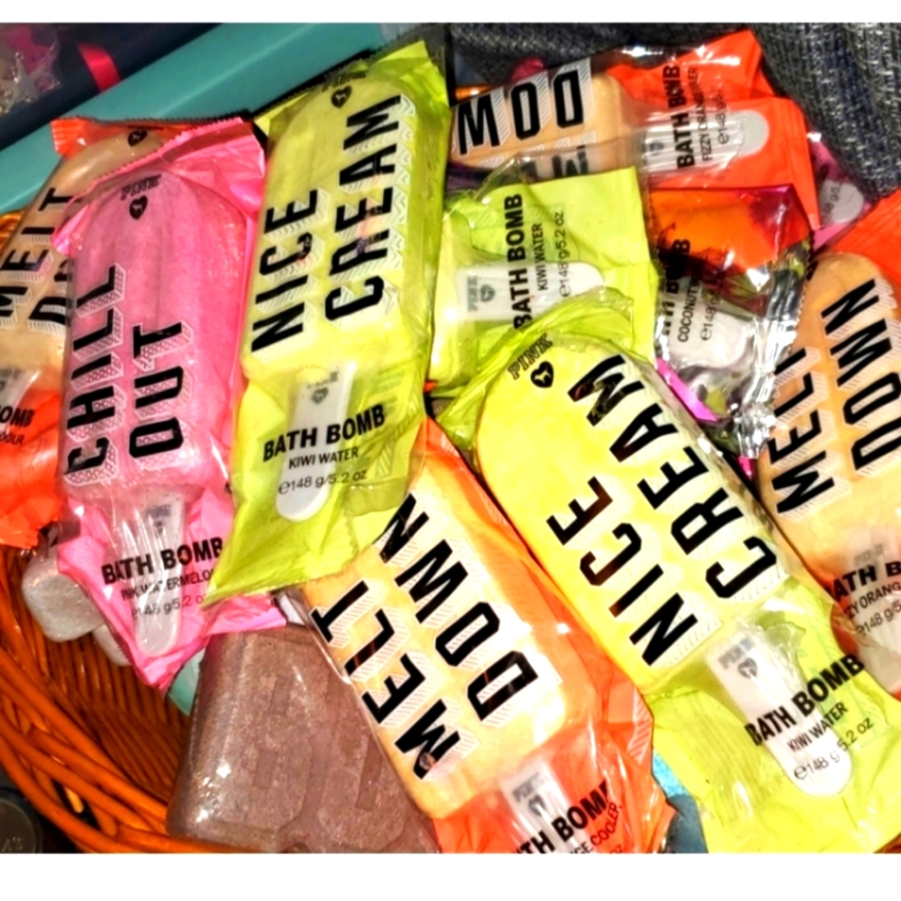 Vs Pink Bathbombs !!!! Choice of 1 or Bundle!! 💚🧡💛💙💜